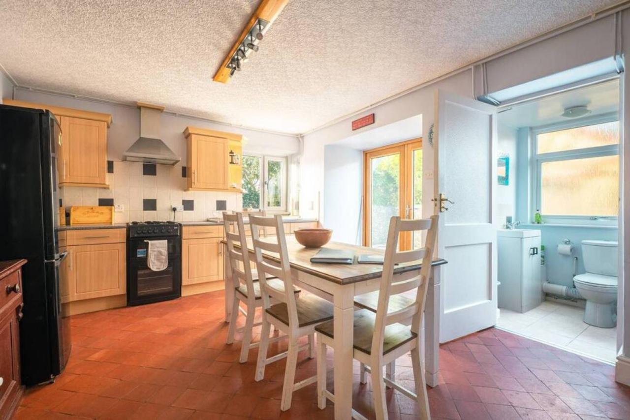 Cosy Welsh Cottage In St Davids Centre With Garden Exterior foto